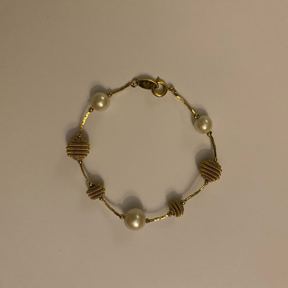 Vintage Signed Trifari Gold Tone Faux Pearl Bracelet Dainty Wedding Bride Gift - Picture 11 of 12